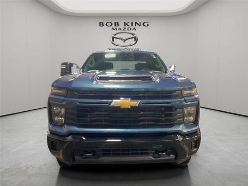 Used 2025 Chevrolet Silverado 2500 Custom AWD/4WD image 8