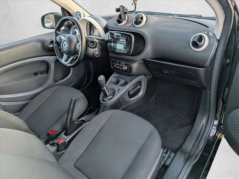 Used 2016 smart fortwo pure image 17