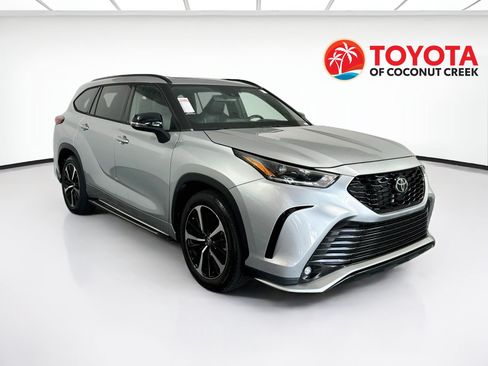 Used 2021 Toyota Highlander XSE FWD image 1