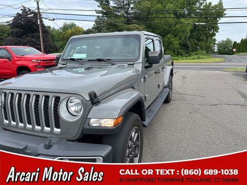 Used 2023 Jeep Gladiator Overland w/ Cold Weather Group AWD/4WD image 3