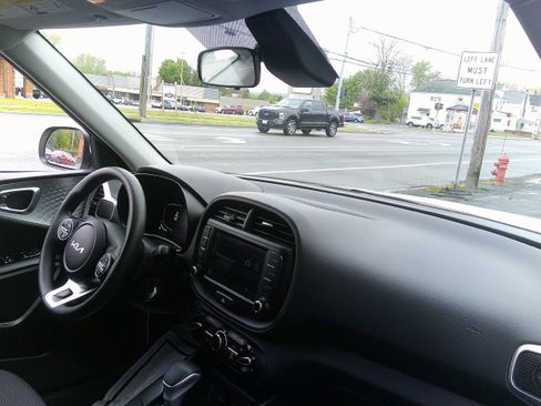 Used 2023 Kia Soul LX w/ Option Group 015 FWD image 22