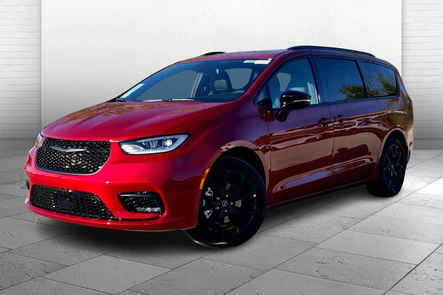 New 2026 Chrysler Pacifica Select w/ S Appearance Package FWD image 2