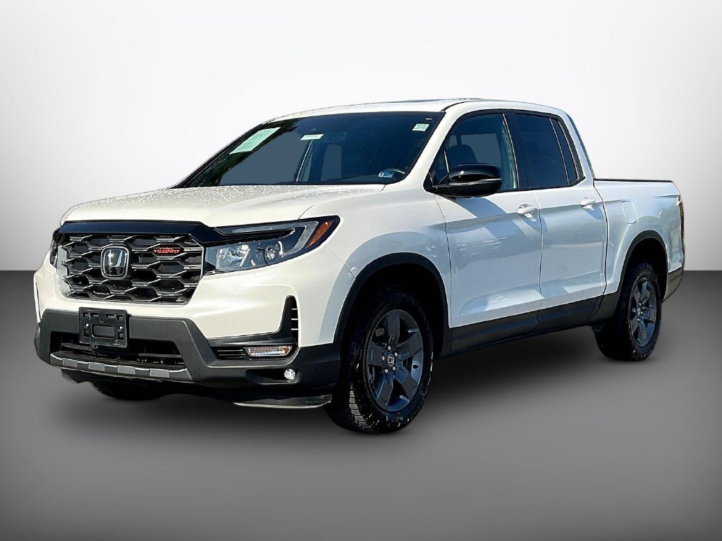 Used 2025 Honda Ridgeline TrailSport image 3