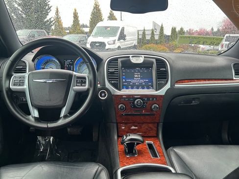 Used 2014 Chrysler 300 image 6