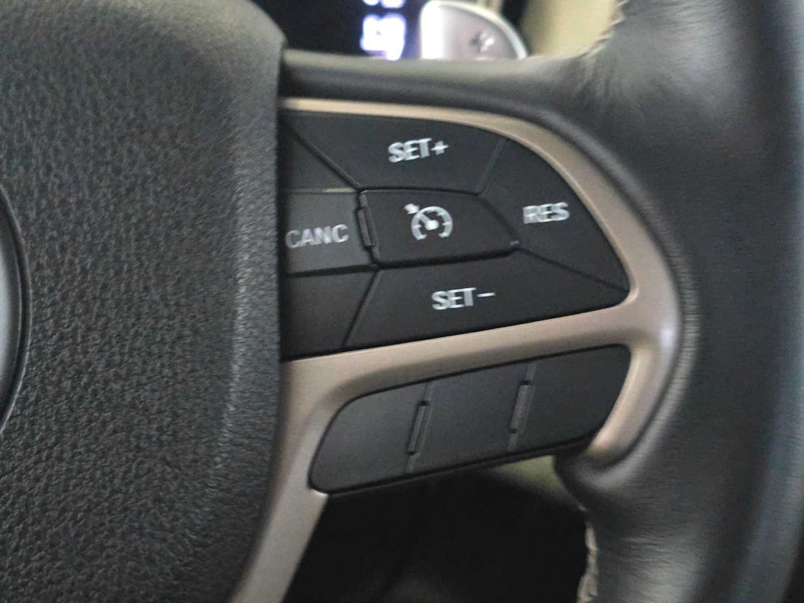 Used 2016 Jeep Grand Cherokee Limited w/ Trailer Tow Group IV AWD/4WD image 28