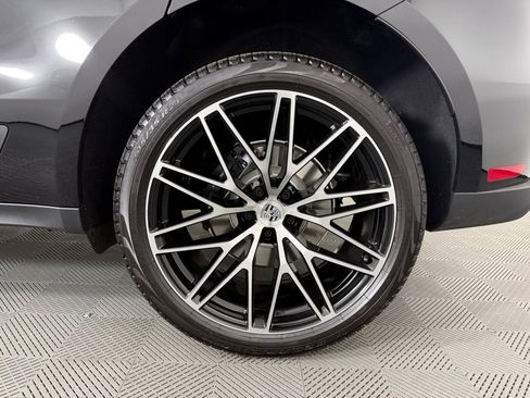 Certified 2026 Porsche Macan image 12
