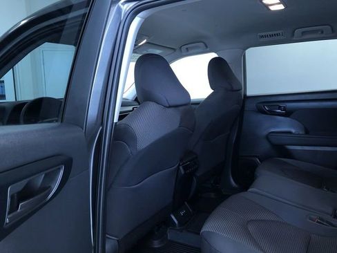 Certified 2023 Toyota Highlander L image 18