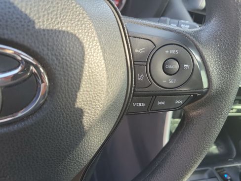 Used 2025 Toyota RAV4 XLE w/ Convenience Package FWD image 29