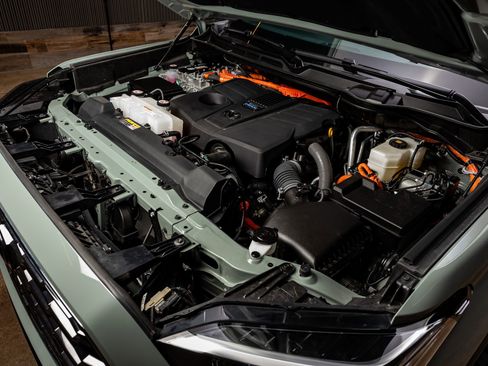 Used 2025 Toyota Sequoia Platinum w/ Tow Technology Package image 41