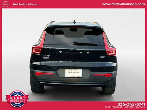 Used 2024 Volvo XC40 B5 Plus image 5