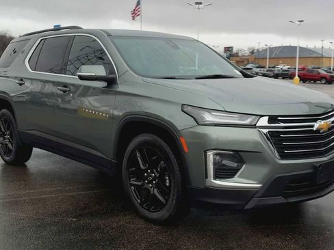 Certified 2023 Chevrolet Traverse LT w/ Rear Camera Mirror Package image 8