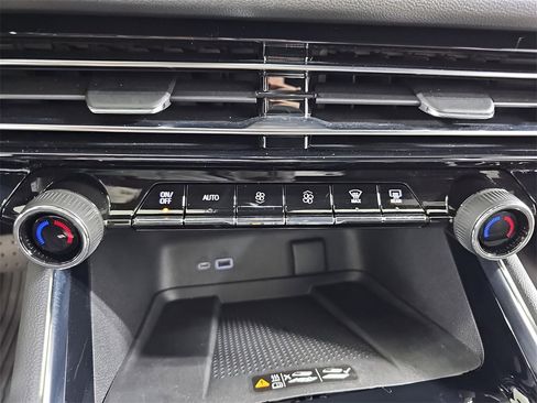 Certified 2024 Chevrolet Traverse LT w/ Trailering Package image 31