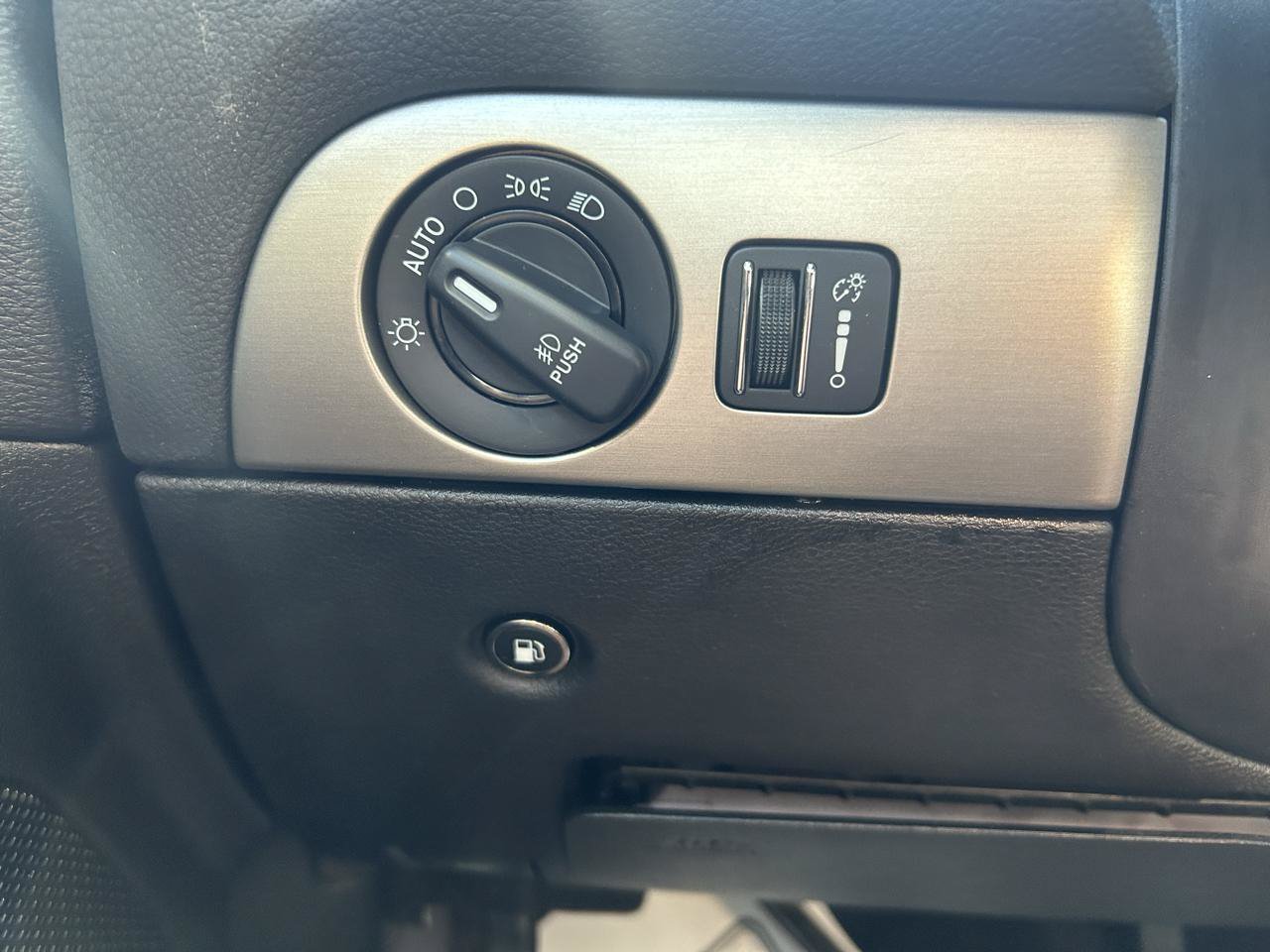 Used 2018 Dodge Durango AWD image 27