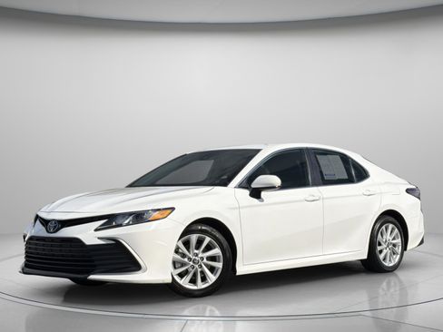 Used 2024 Toyota Camry LE image 2