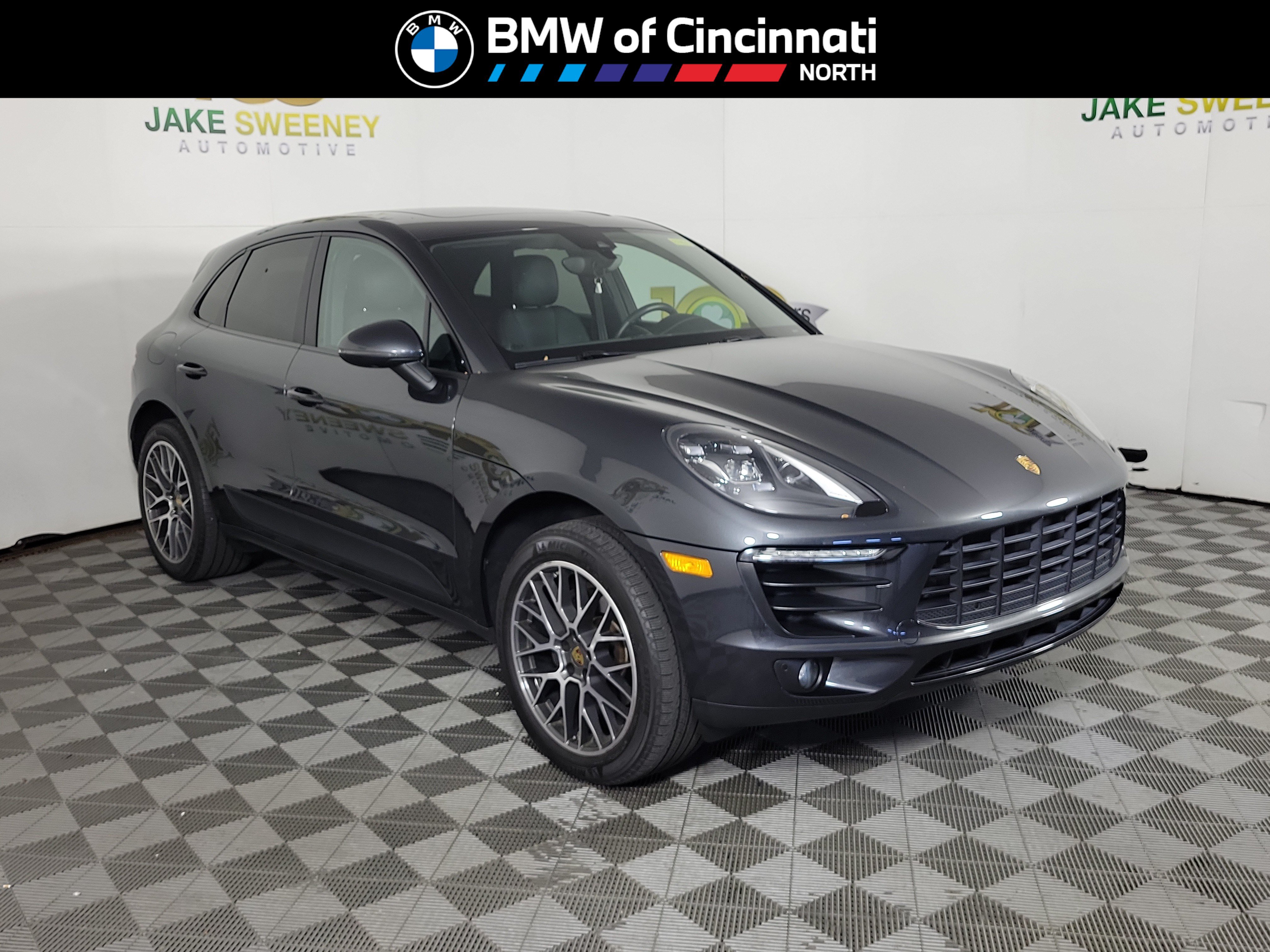 Used 2018 Porsche Macan AWD/4WD image 1
