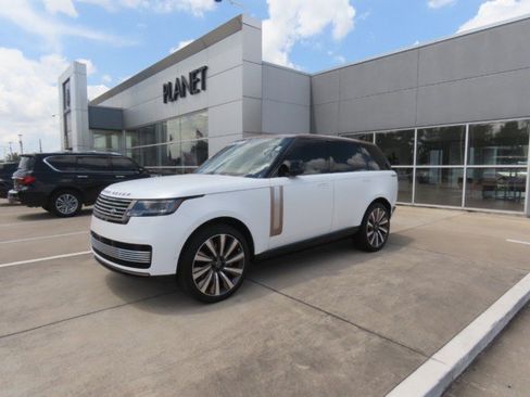 Used 2024 Land Rover Range Rover SV AWD/4WD image 2