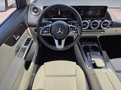 Used 2023 Mercedes-Benz GLA 250 4MATIC image 4