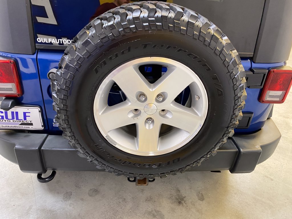 Used 2009 Jeep Wrangler Unlimited Rubicon w/ Dual Top Group AWD/4WD image 12