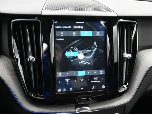 New 2025 Volvo XC60 B5 Plus w/ Protection Package Premier image 15