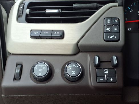 Used 2020 GMC Yukon Denali w/ Denali Ultimate Package image 17