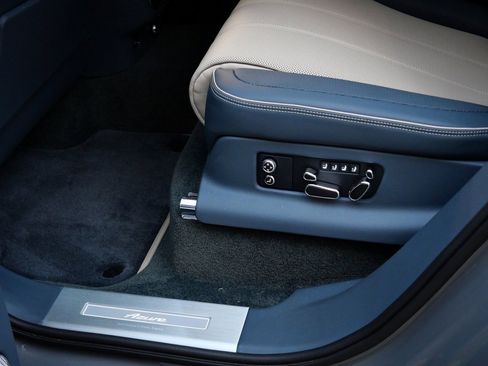 Used 2025 Bentley Bentayga AWD/4WD image 20
