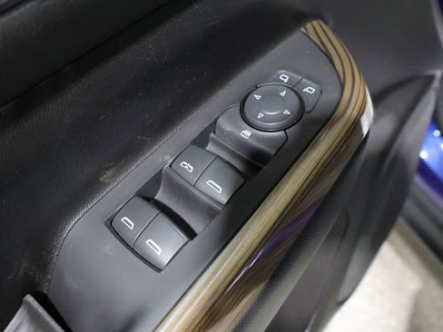 Used 2023 GMC Acadia SLE image 14