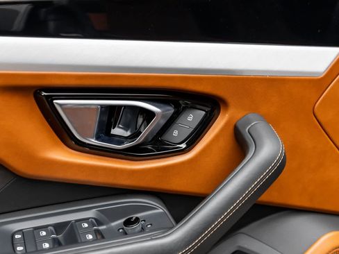 Used 2022 Lamborghini Urus image 26
