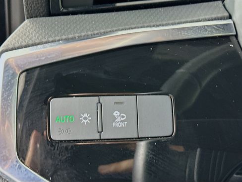 Used 2025 Audi Q3 2.0T Premium AWD/4WD image 16
