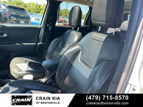 Used 2018 Jeep Renegade Limited w/ UConnect 8.4 Nav Group AWD/4WD image 15