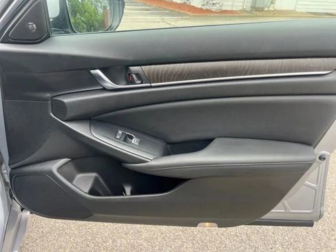Used 2019 Honda Accord Touring image 17