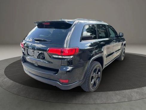 Used 2019 Jeep Grand Cherokee Laredo AWD/4WD image 5
