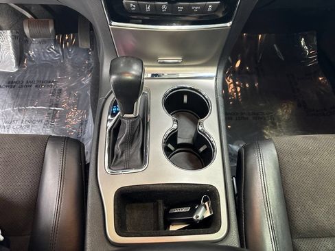 Used 2020 Jeep Grand Cherokee Altitude AWD/4WD image 26