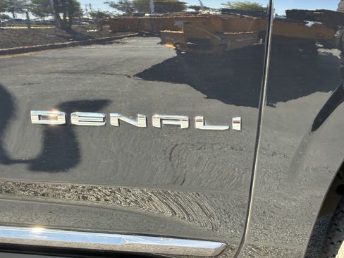Used 2023 GMC Yukon XL Denali Ultimate AWD/4WD image 7