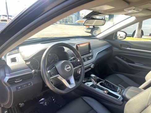 Used 2025 Nissan Altima 2.5 SR image 10