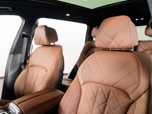 Used 2025 BMW X7 xDrive40i w/ M Sport Package image 3