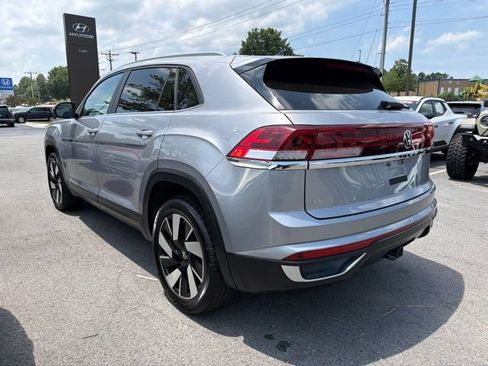 Used 2025 Volkswagen Atlas Cross Sport SE FWD image 5