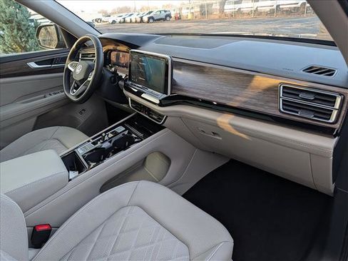 Used 2025 Volkswagen Atlas SEL Premium R-Line image 15