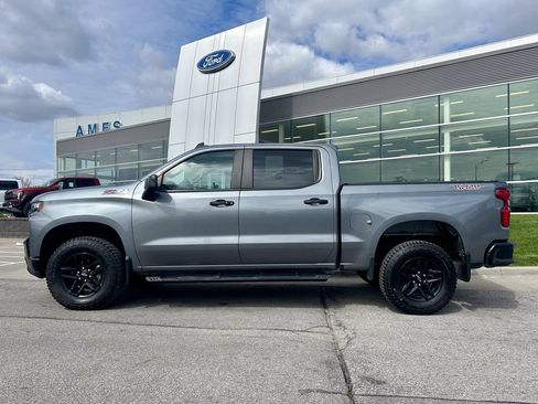 Used 2022 Chevrolet Silverado 1500 LT Trail Boss w/ LPO, Dark Essentials Package AWD/4WD image 2