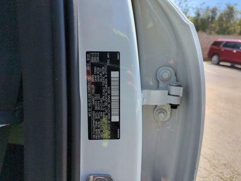 Used 2021 Volvo XC90 T6 R-Design w/ Advanced Package image 11