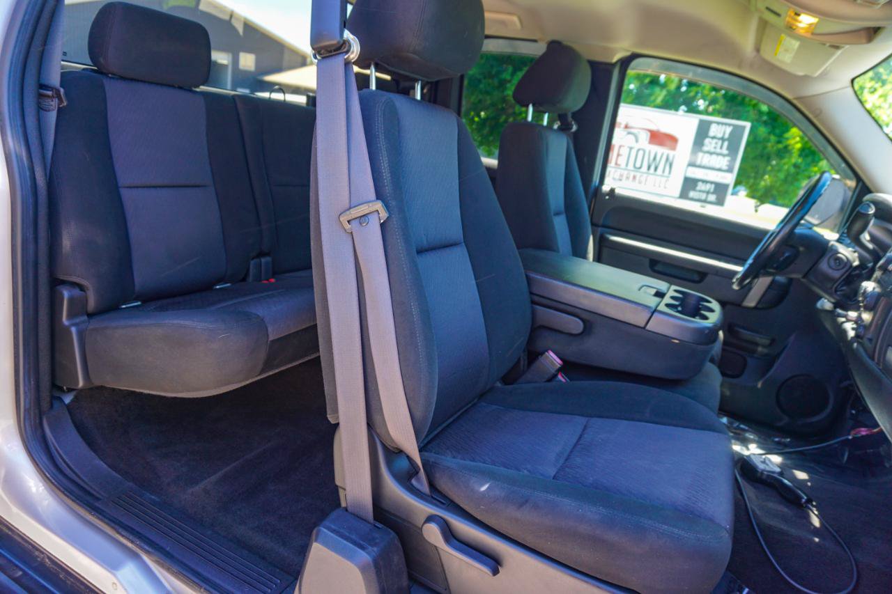 Used 2010 GMC Sierra 2500 SLE w/ SLE Preferred Package AWD/4WD image 16