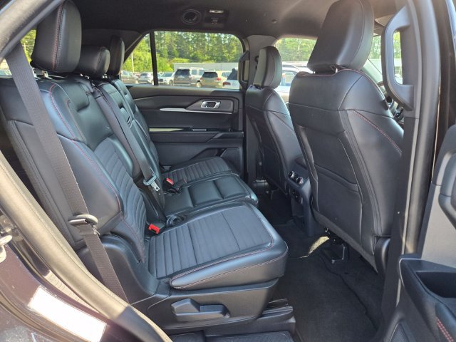 Used 2025 Ford Explorer ST-Line w/ ST-Line Street Pack AWD/4WD image 21