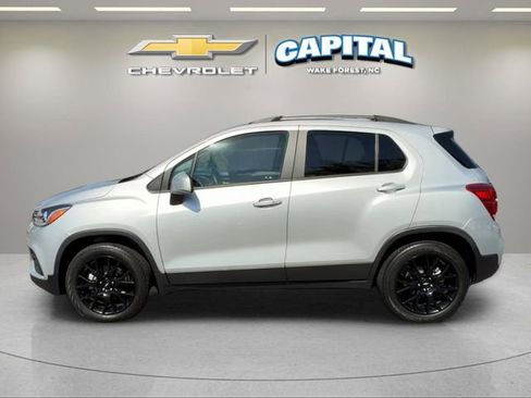 Used 2022 Chevrolet Trax LT w/ Sport Edition AWD/4WD image 2