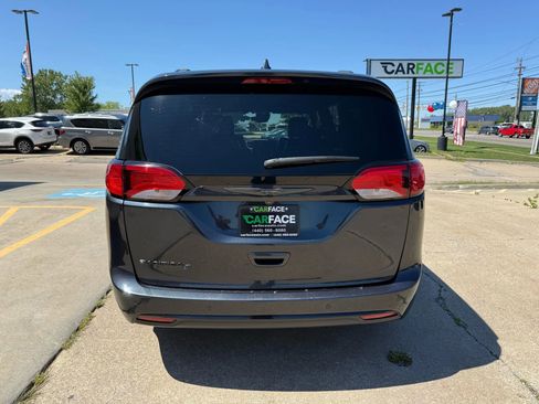 Used 2019 Chrysler Pacifica Touring-L Plus w/ Advanced Safetytec Group image 11