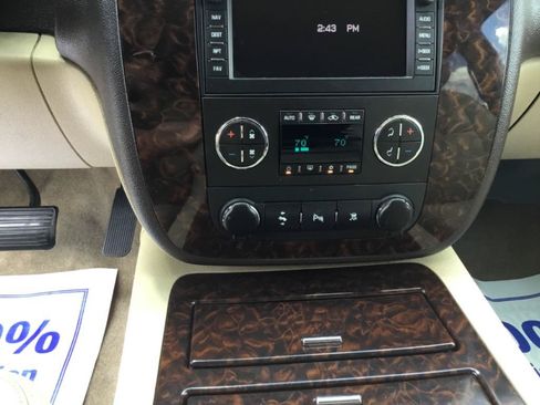 Used 2010 GMC Yukon XL Denali AWD/4WD image 29