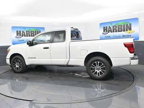 Used 2024 Nissan Titan SV AWD/4WD image 3