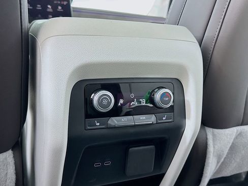 Used 2025 GMC Acadia Denali AWD/4WD image 12