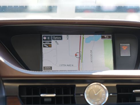 Used 2016 Lexus ES 350 w/ Luxury Package w/Wood Trim FWD image 24