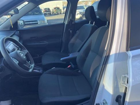 Used 2024 Nissan Kicks S image 9