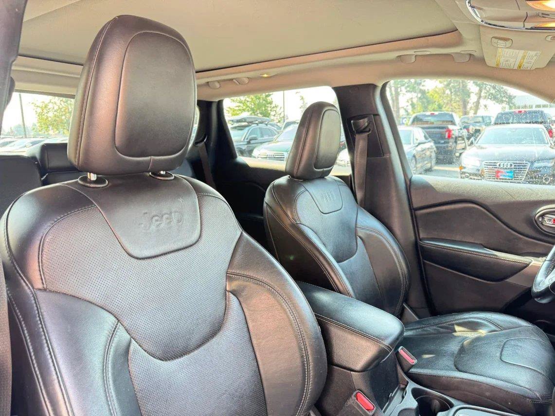Used 2020 Jeep Cherokee Limited w/ Technology Group AWD/4WD image 24