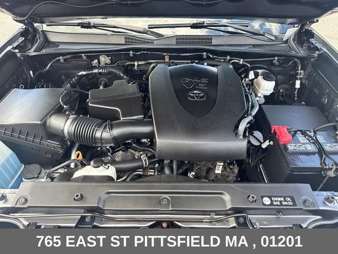 Used 2018 Toyota Tacoma SR5 AWD/4WD image 28